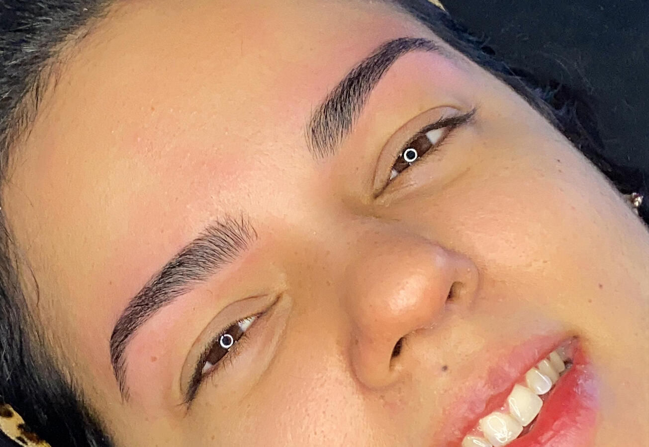 Design personalizado de sobrancelha